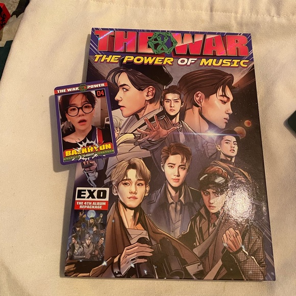 Exo kpop album with all inclusions - Picture 1 of 2